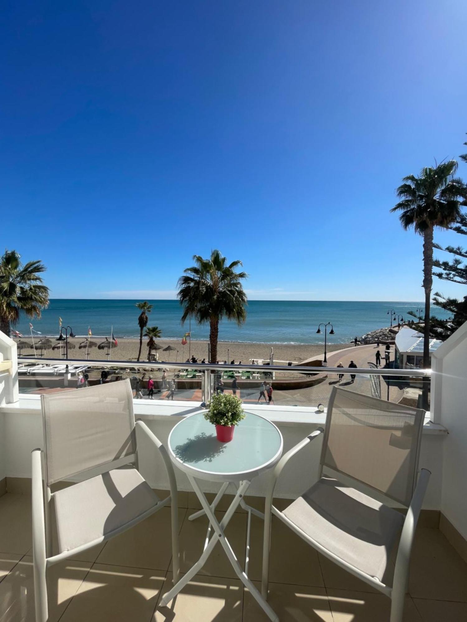 Roca Chica. Studio - First Line Beach Torremolinos Exterior photo