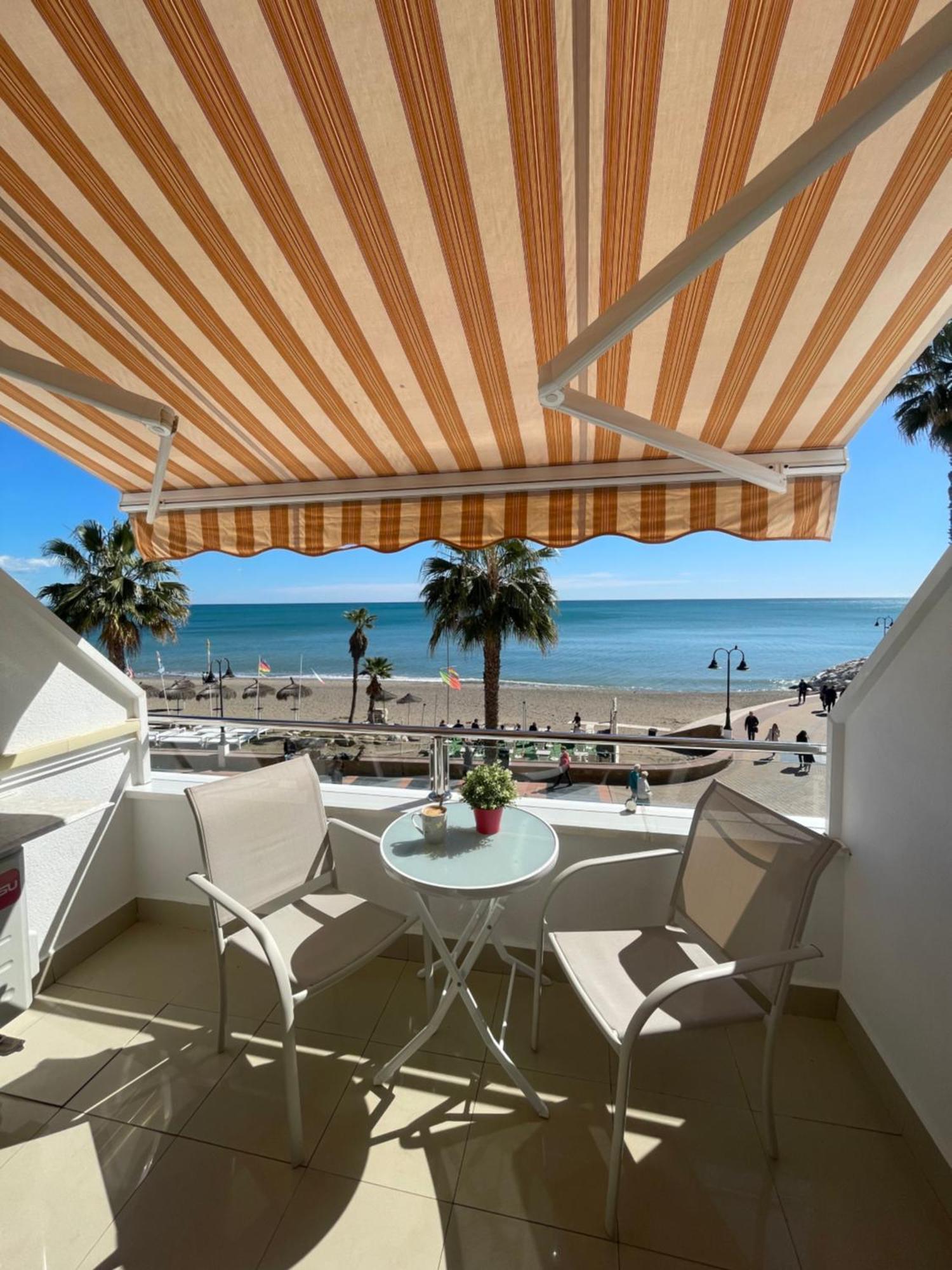 Roca Chica. Studio - First Line Beach Torremolinos Exterior photo