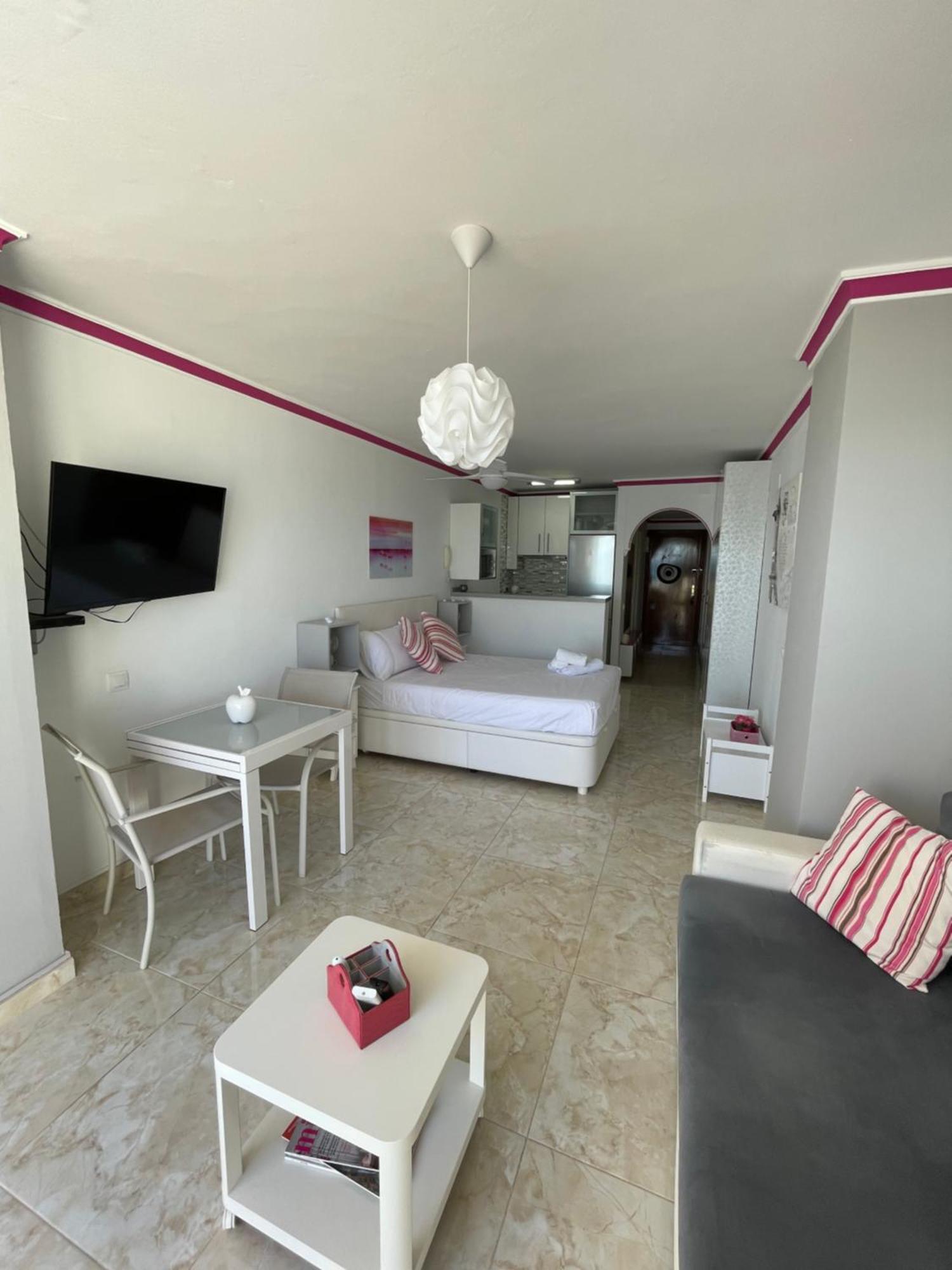 Roca Chica. Studio - First Line Beach Torremolinos Exterior photo