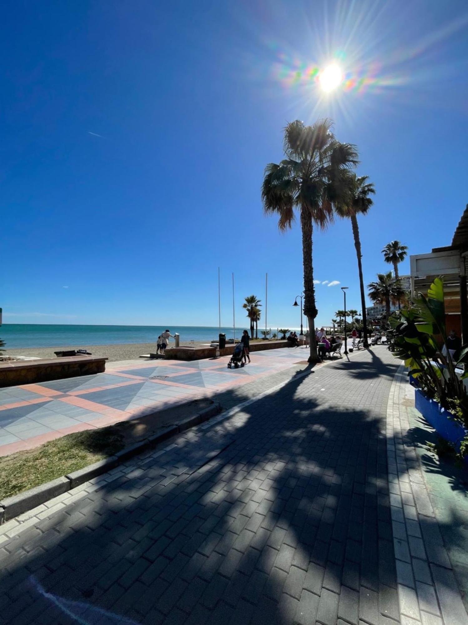 Roca Chica. Studio - First Line Beach Torremolinos Exterior photo