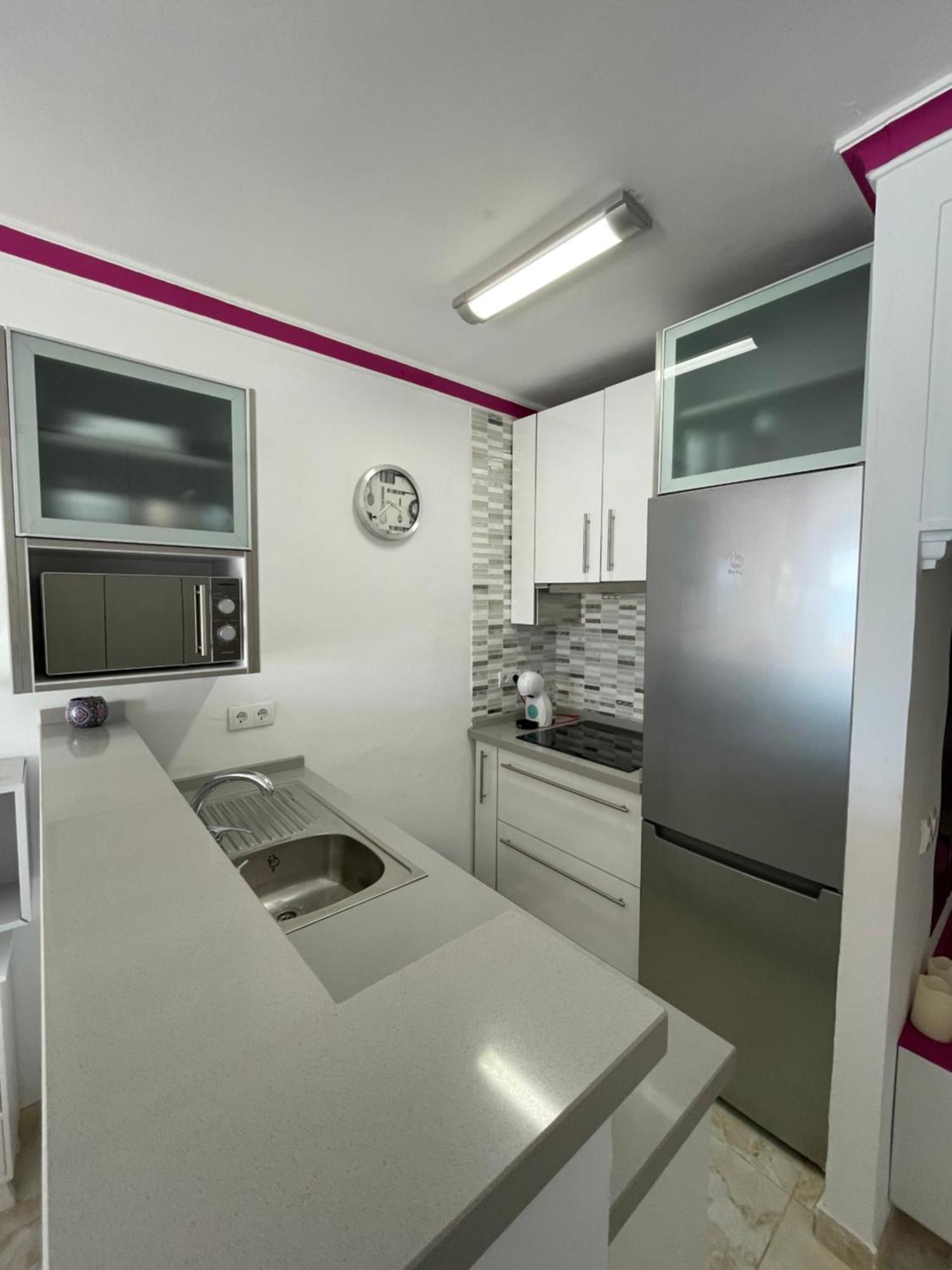 Roca Chica. Studio - First Line Beach Torremolinos Exterior photo